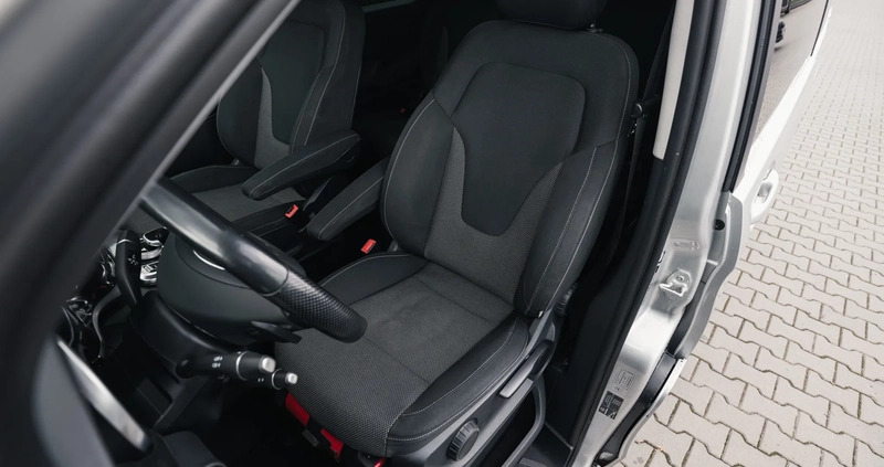 Mercedes-Benz Klasa V cena 166990 przebieg: 95990, rok produkcji 2017 z Działoszyce małe 742